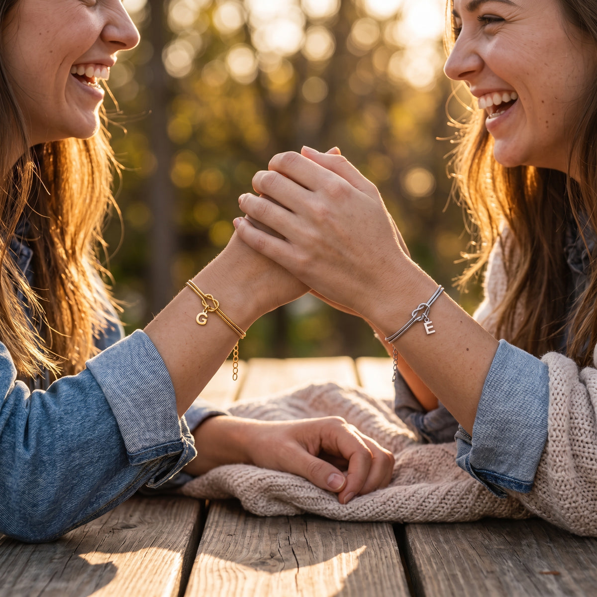 Pulsera con Inicial Nudo Eterno