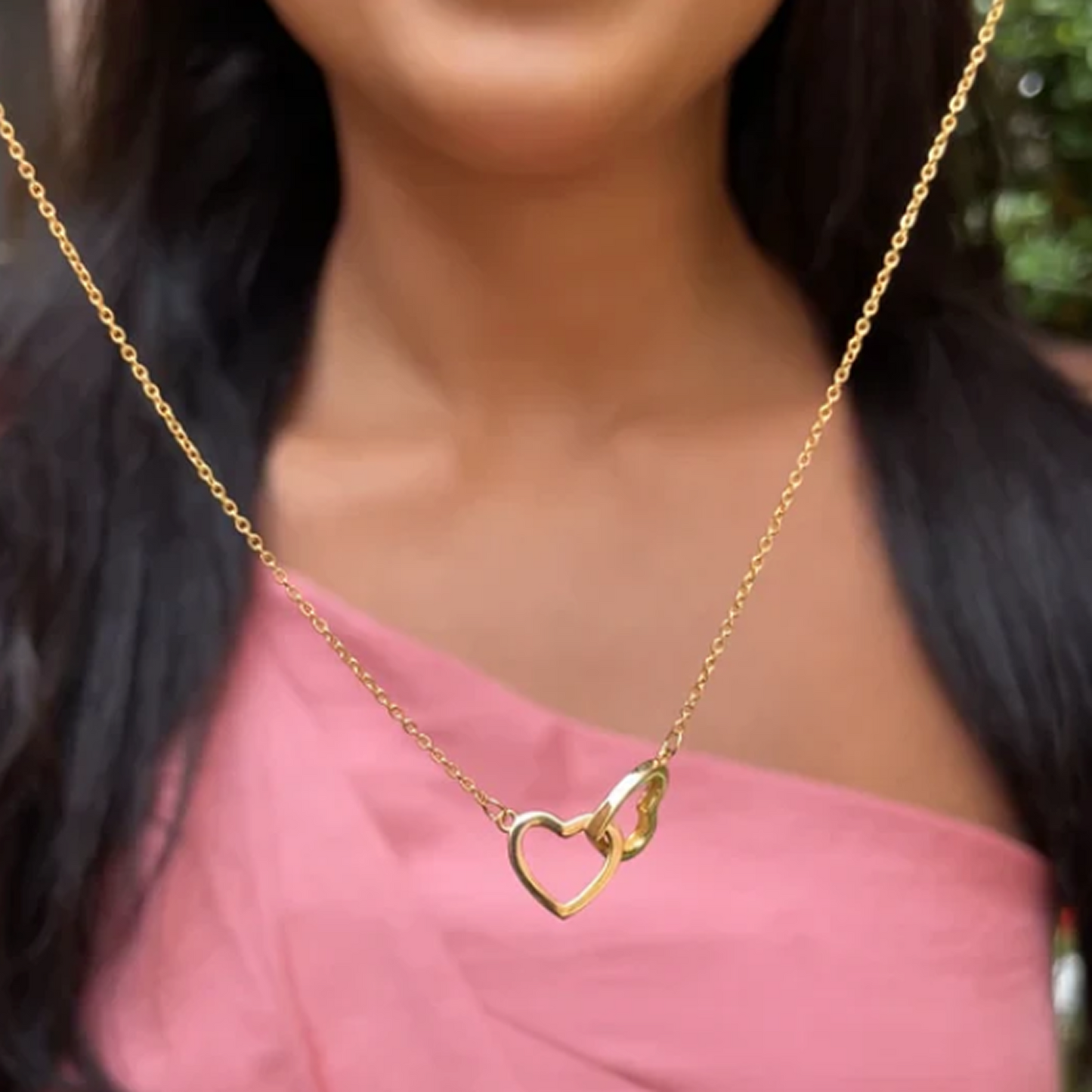 Collar de Corazón Grabado en Oso con Rosa Eterna