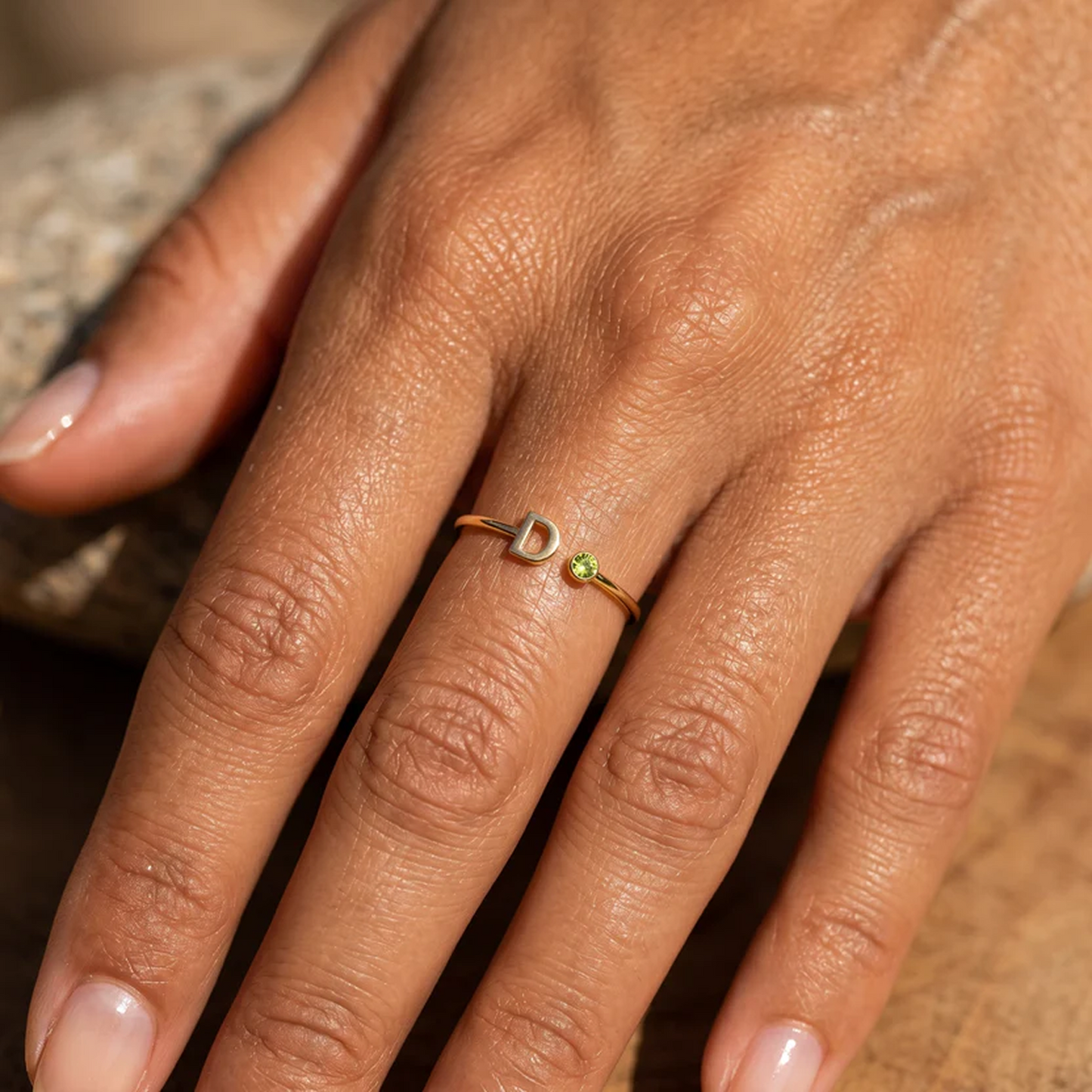 Anillo Ajustable con Inicial y Piedra de Nacimiento